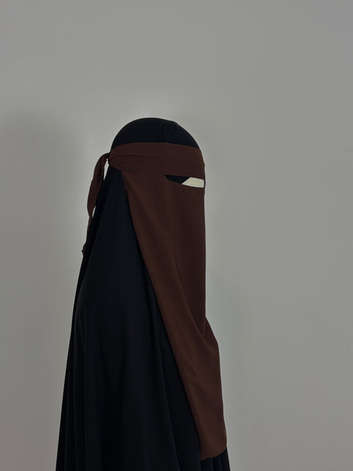 Brown nose string niqab
