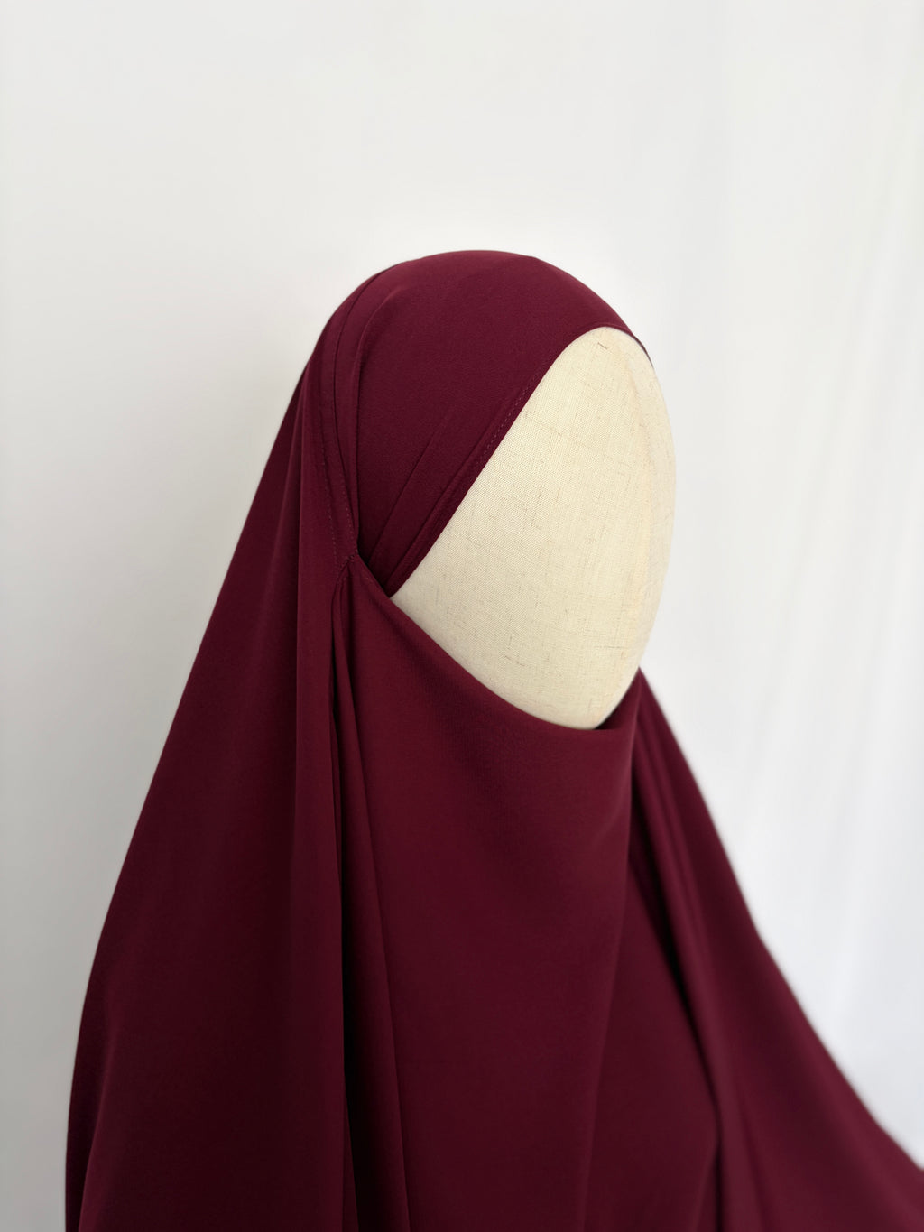 Anisa burgundy jilbab